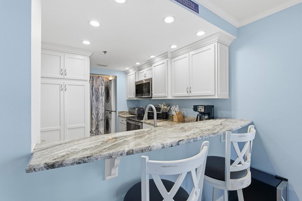 Condo, Multiple Beds (Palm House 3A) | Private kitchen | Oven, toaster