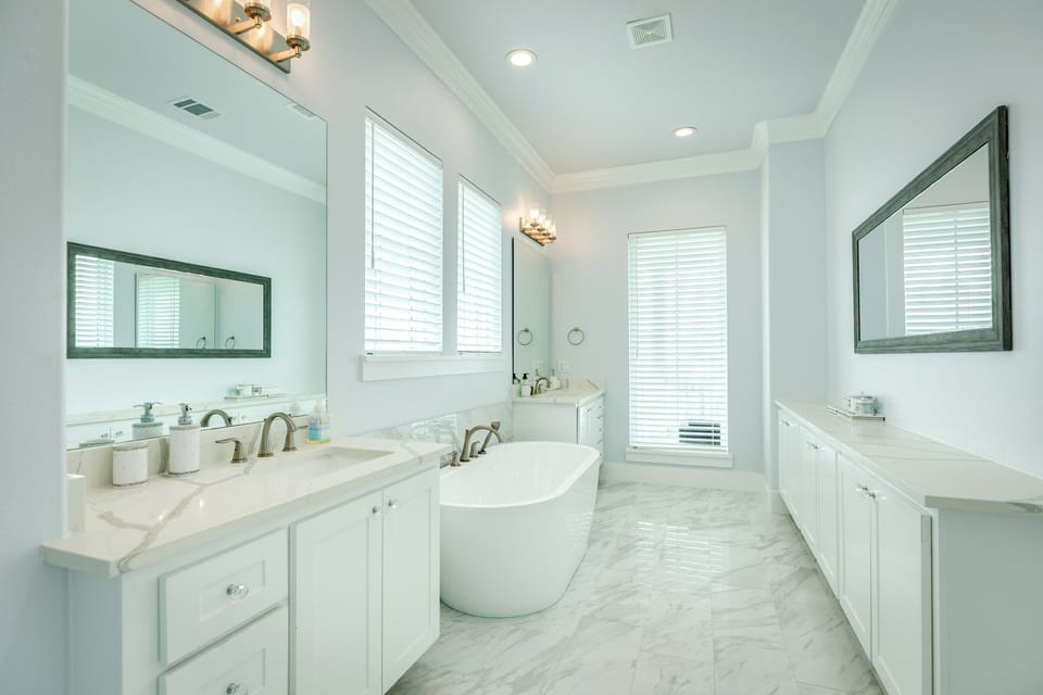 En suite primary bathroom with double vanities