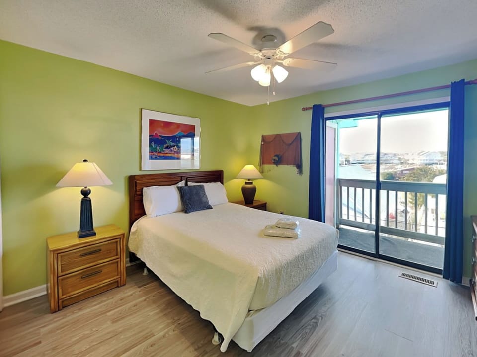 Condo (3 Bedrooms) | Property amenity