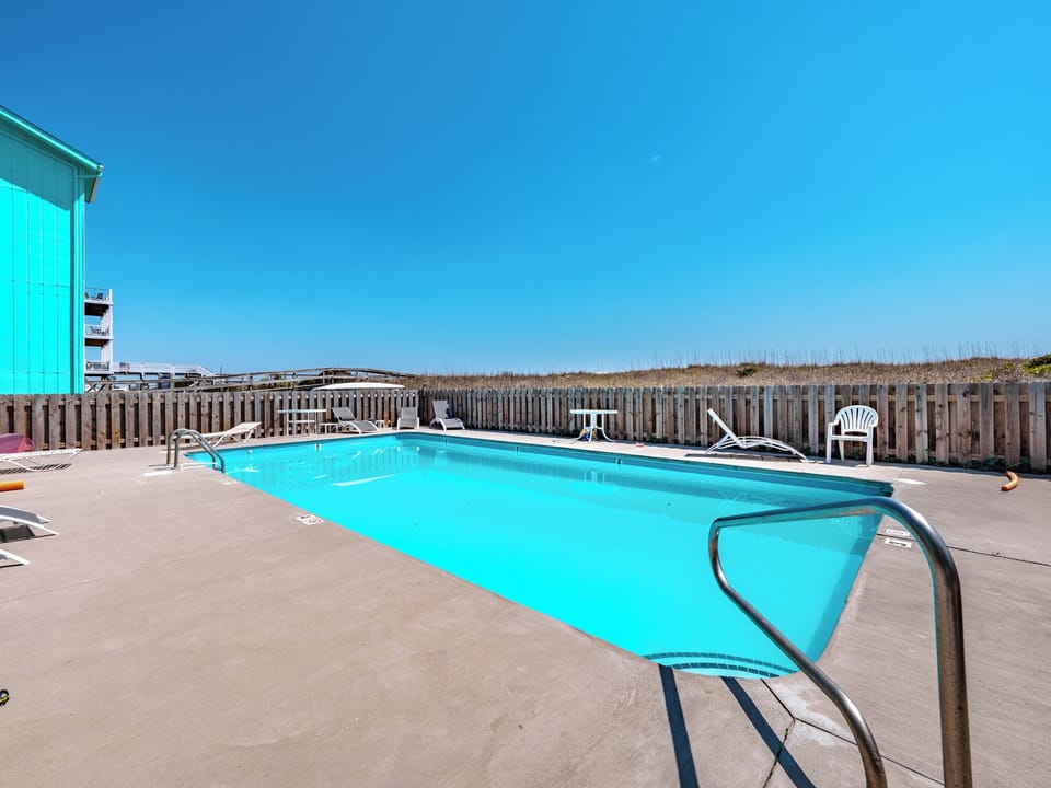 Condo (3 Bedrooms) | Property amenity