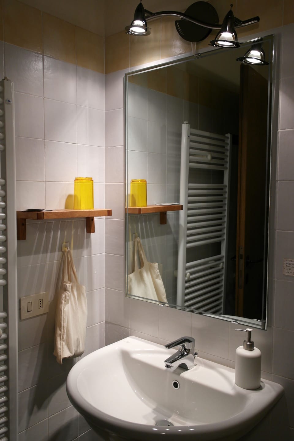 Classic Double or Twin Room, Garden View | Bathroom