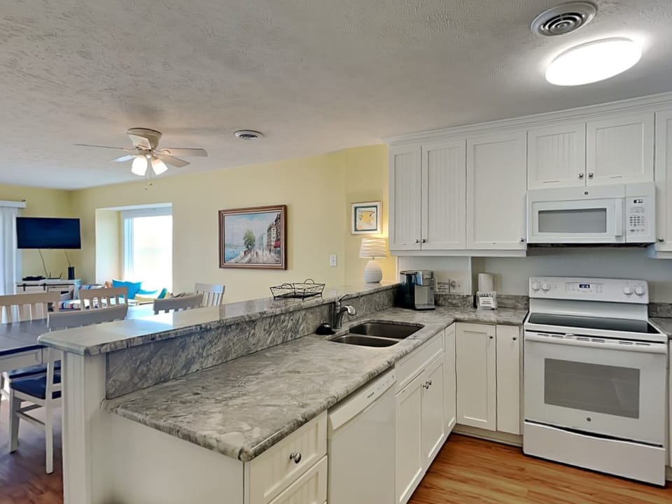 Condo (3 Bedrooms) | Property amenity