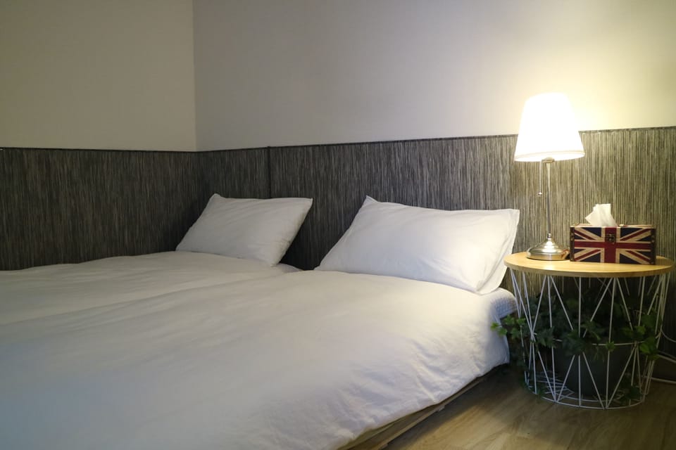 Twin Room | Premium bedding, down comforters, in-room safe, desk