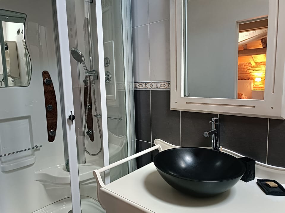 Comfort Quadruple Room | Bathroom