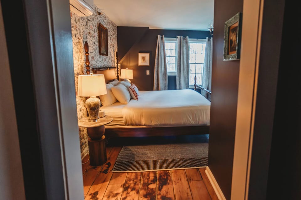 Premium Loft, 1 King Bed | Individually decorated, individually furnished, blackout drapes