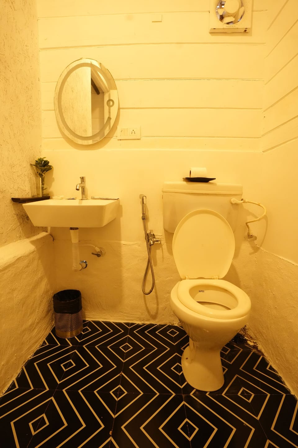 Cottage, Balcony, Garden View | Bathroom | Shower, towels, soap, toilet paper