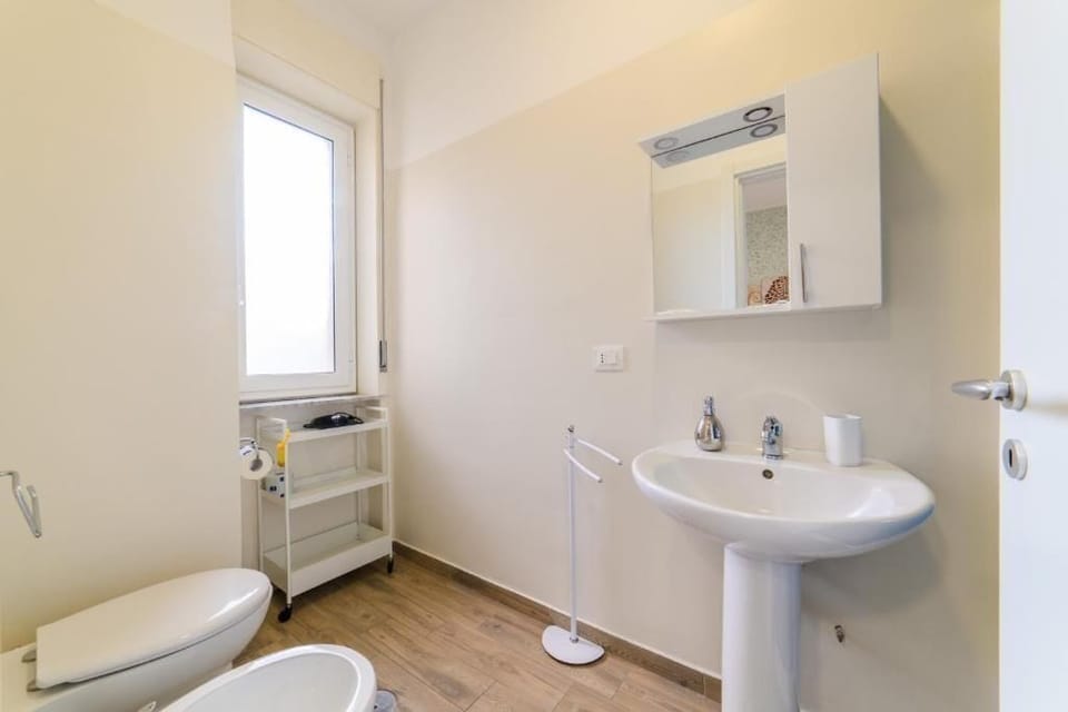 Classic Double Room, Balcony | Bathroom