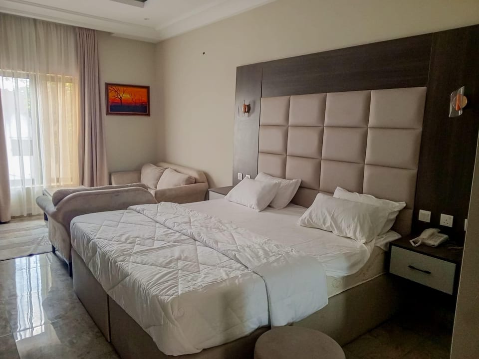 In-room safe, desk, laptop workspace, free WiFi