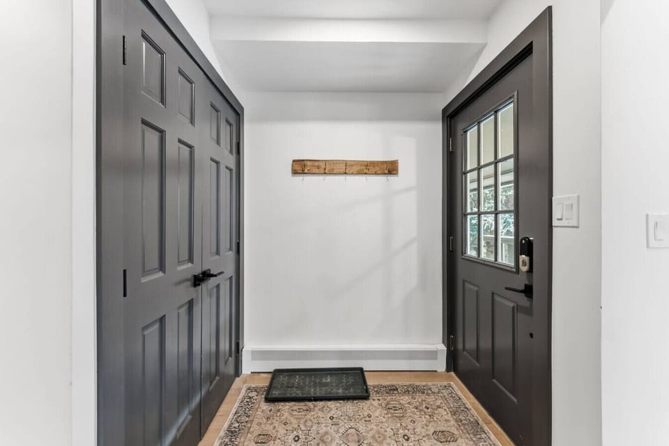 Spacious entryway with storage space