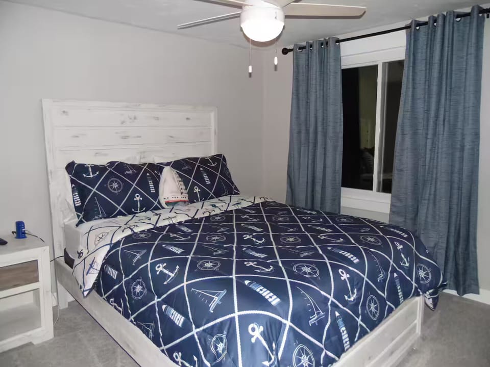 Queen bed 