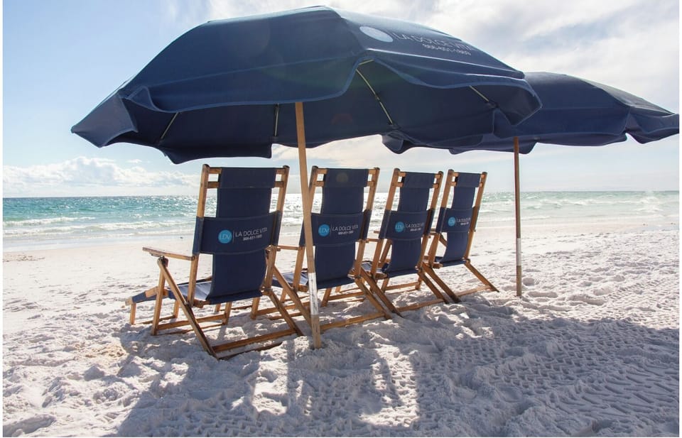 Guest Room 3 (Level 2): KING bed, Smart TV, Views of Scenic Gulf Drive, Updated Full Bathroom with Shower/Tub Combo (Sleeps 2)