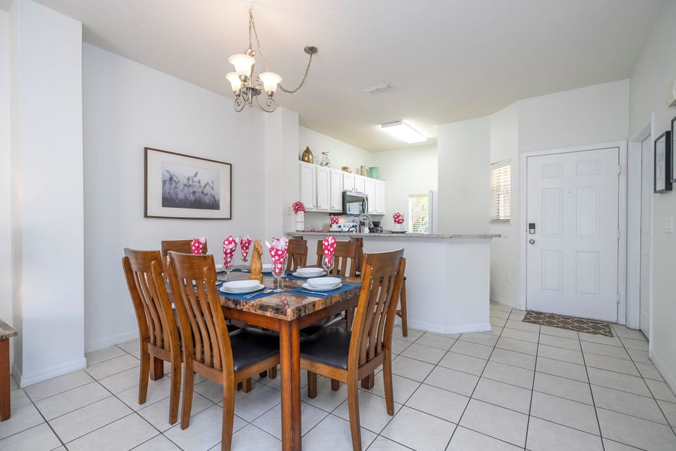 Premium Townhome, 3 Bedrooms | Dining room