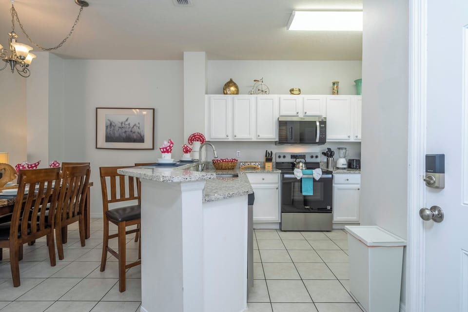 Premium Townhome, 3 Bedrooms | Private kitchen | Microwave, oven, stovetop, dishwasher