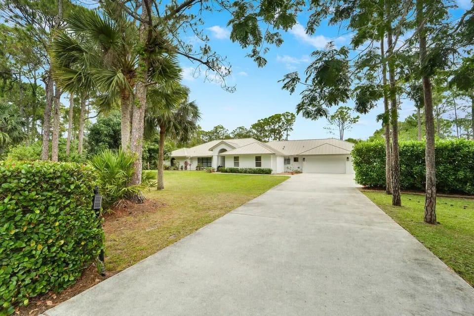Large driveway with room for boats and multiple vehicles