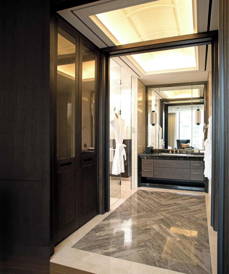 Crown Park Suite with Private Terrace & Hot tub(Highest Floor) | Bathroom | Free toiletries, hair dryer, bathrobes, slippers