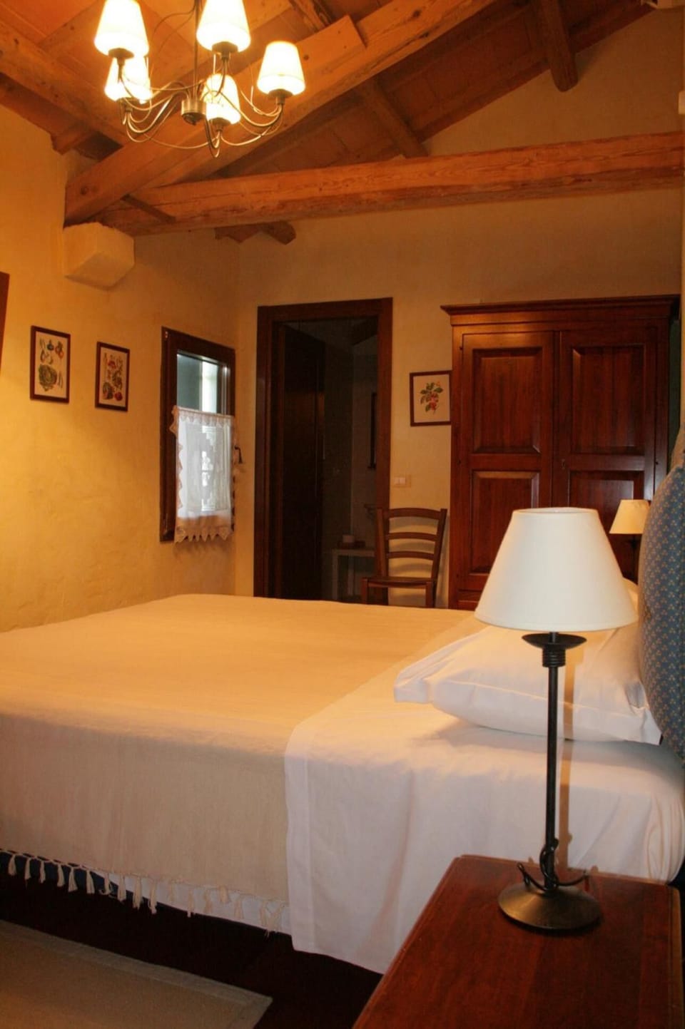 Free WiFi, bed sheets, wheelchair access
