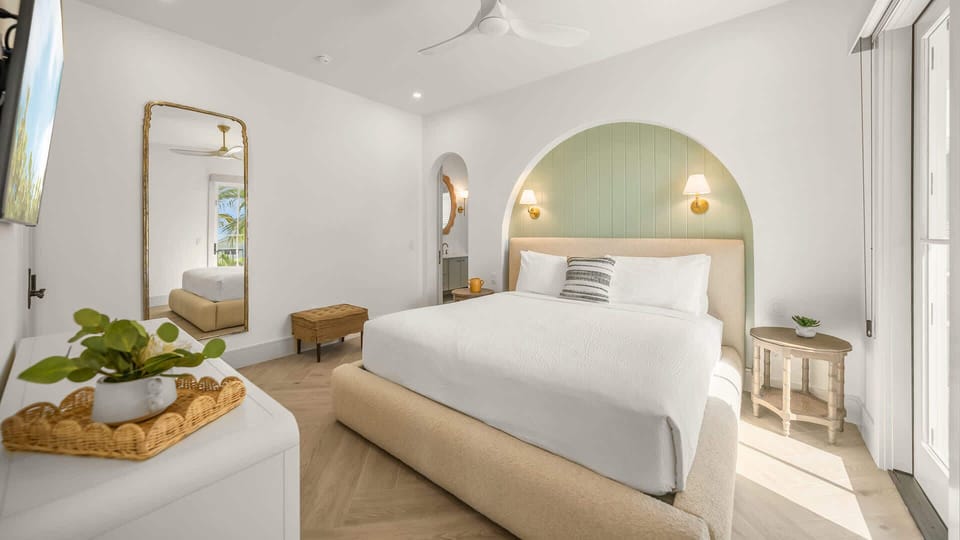 Bedroom 3 - King Bed - En Suite Bathroom