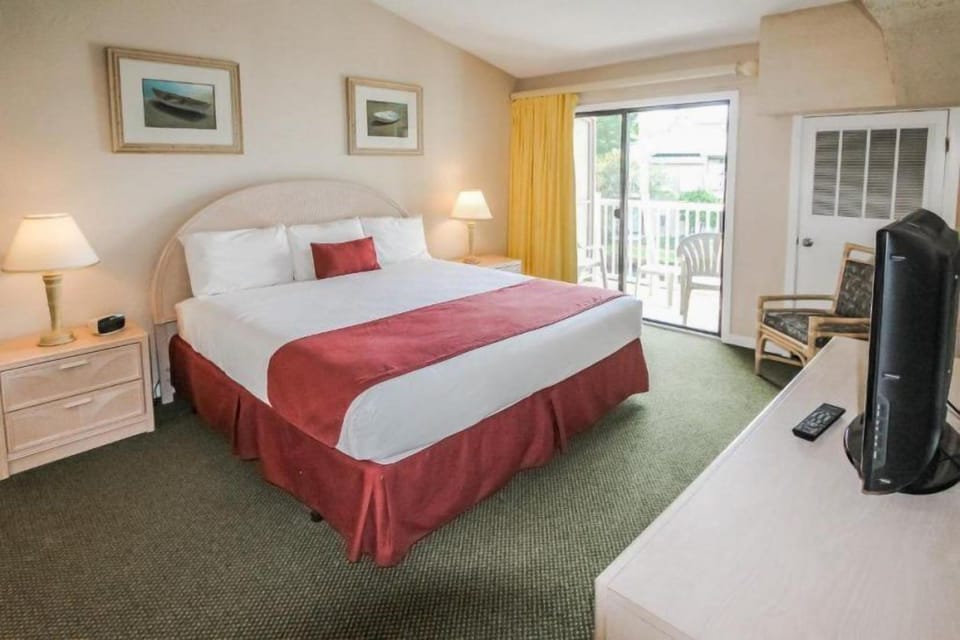 Wake up in style in this cozy bedroom, where comfort meets tranquility on Hilton Head Island.