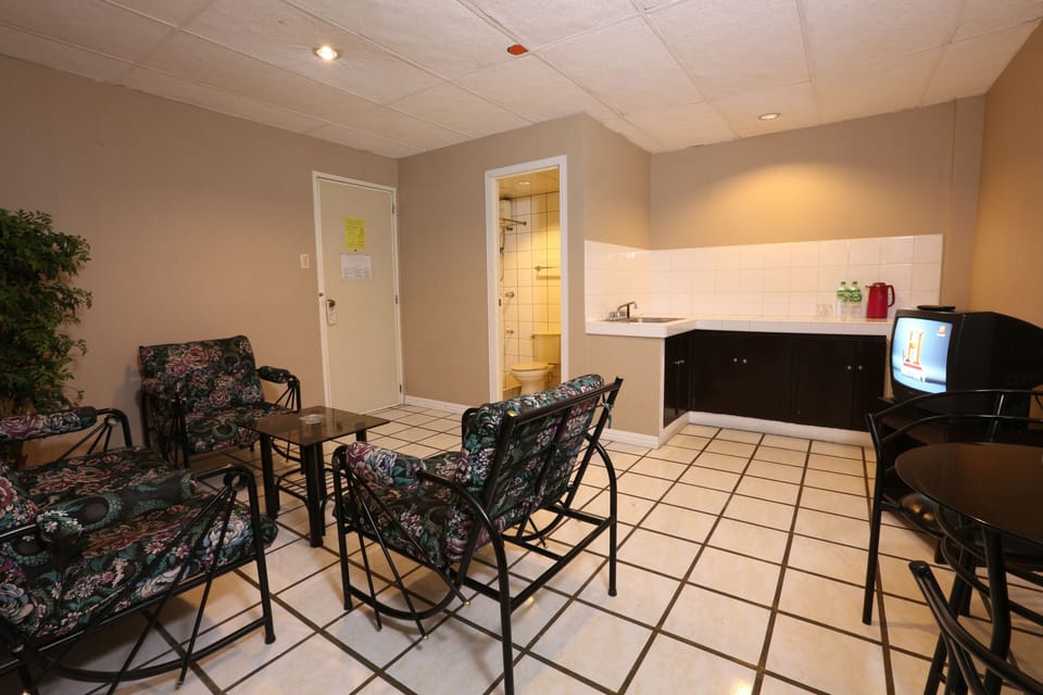 Family 1 Suite | In-room safe, desk, WiFi (free)
