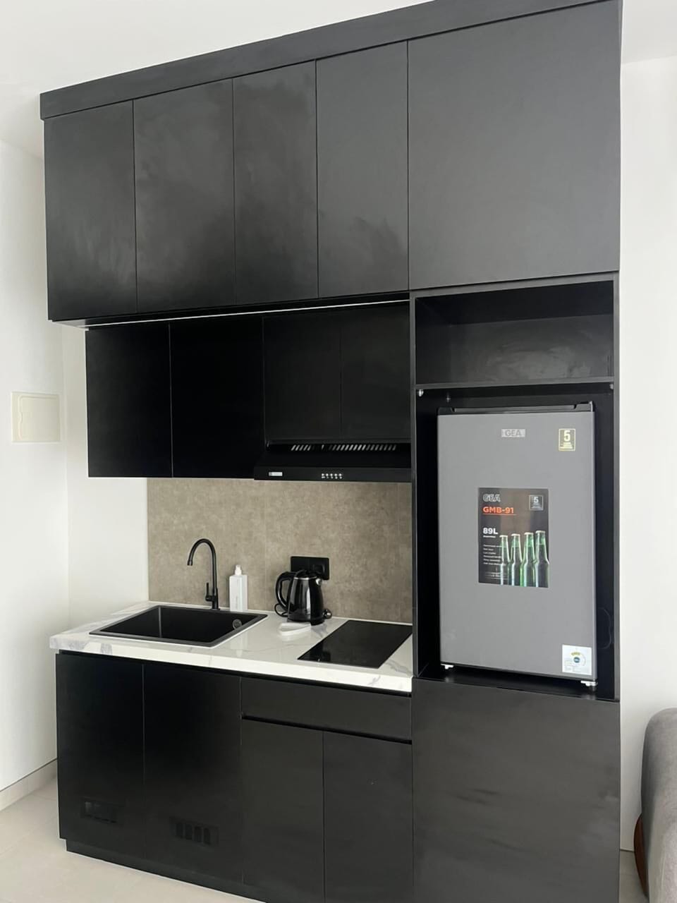 Exclusive Apartment | Private kitchen | Fridge, microwave, stovetop, cookware/dishes/utensils