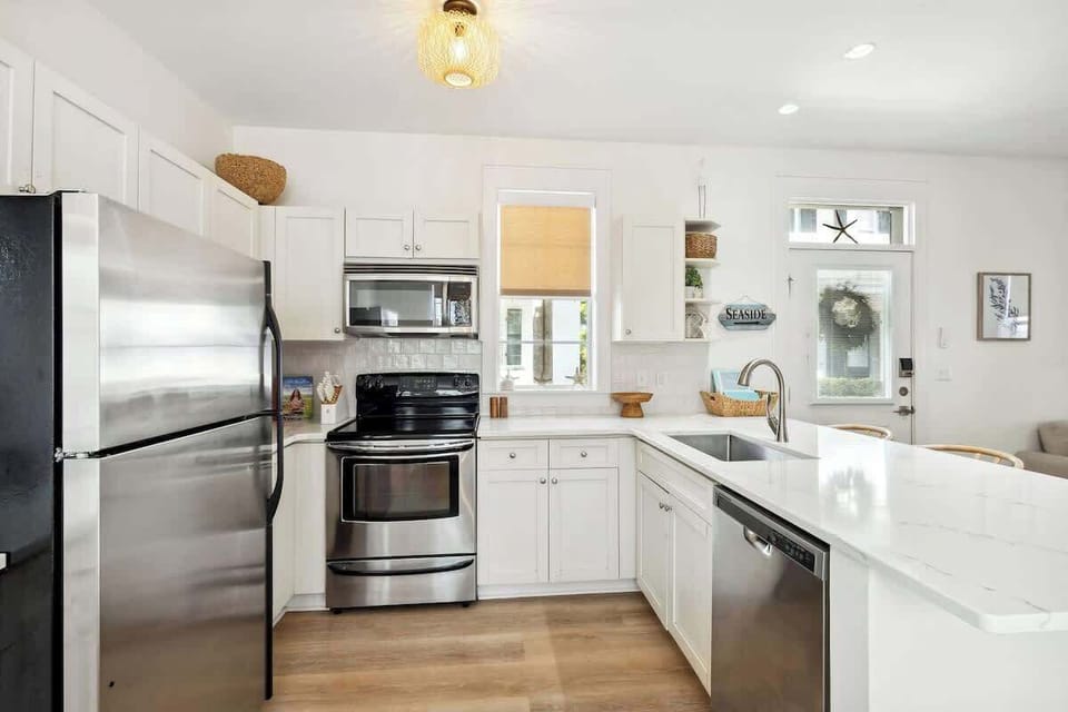 Large fully stocked kitchen perfect for cooking with the family!