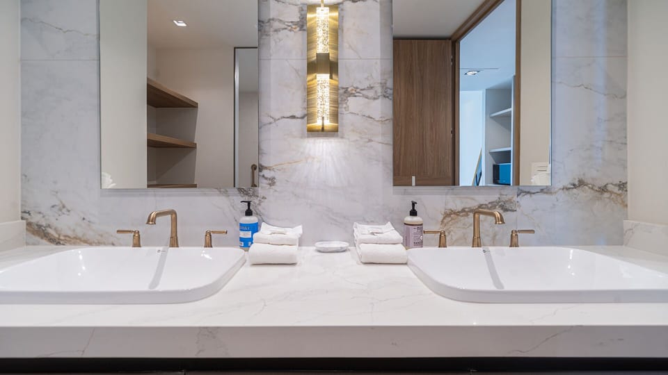 Mirror topped vanity