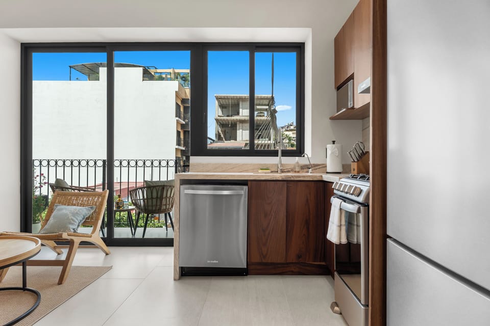 Kitchen & Balcony