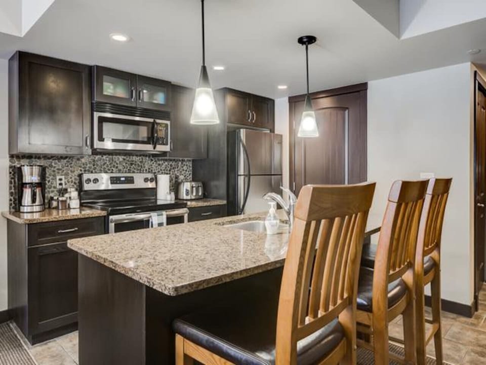 Full kitchen with all essentials to enjoy your favorite meals.