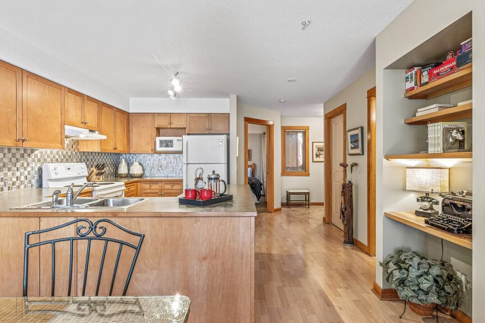 View showing the built-in bookcase, main bathroom, laundry room, second bedroom, and main entrance foyer.