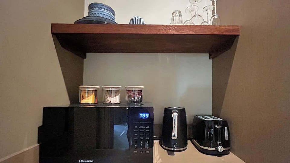 Downstairs studio kitchenette 