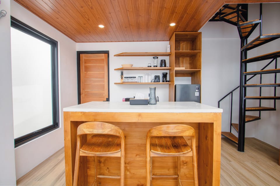 Design Villa, Pool View | In-room dining
