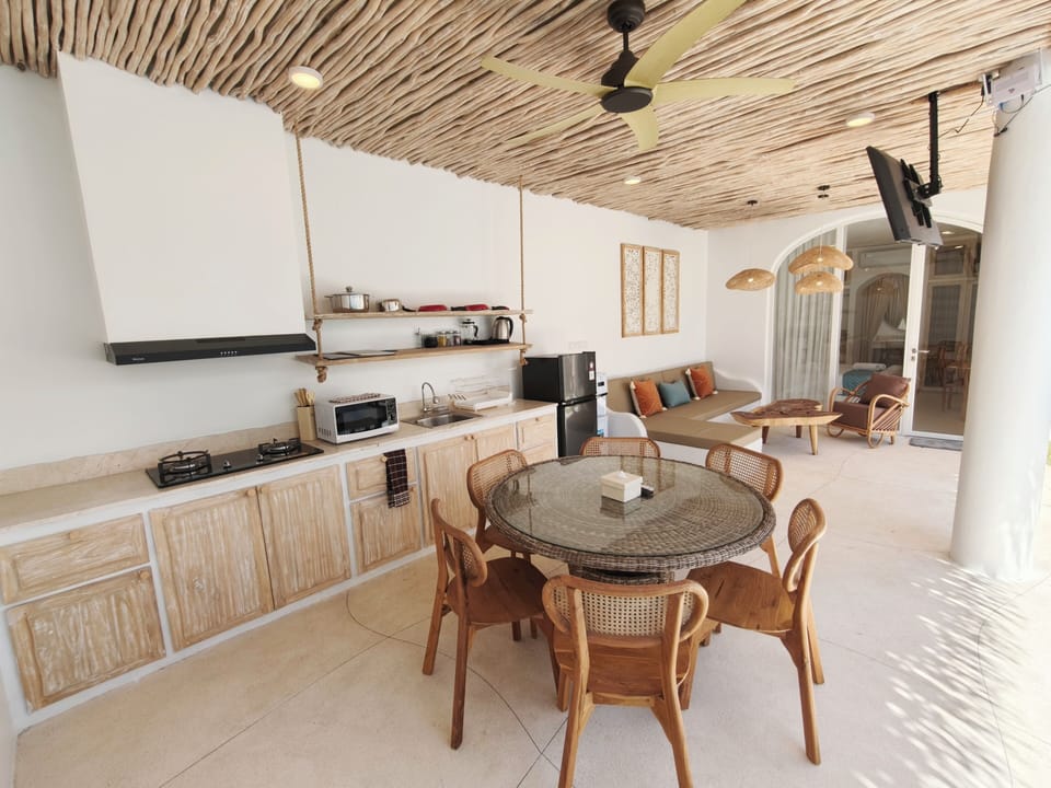 Deluxe Villa, 2 Bedrooms, Private Pool, Pool View | Dining