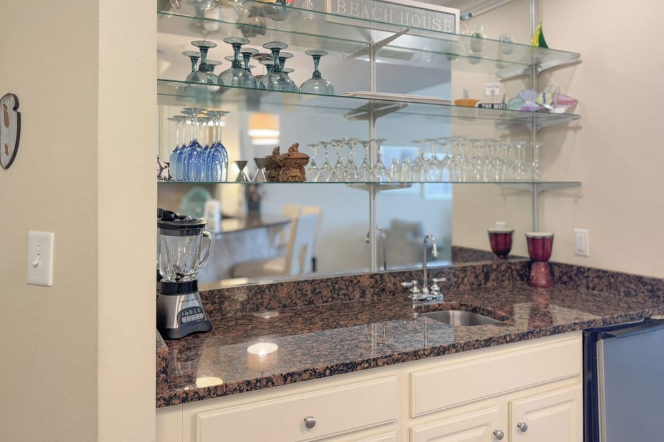 Wet bar with ice maker