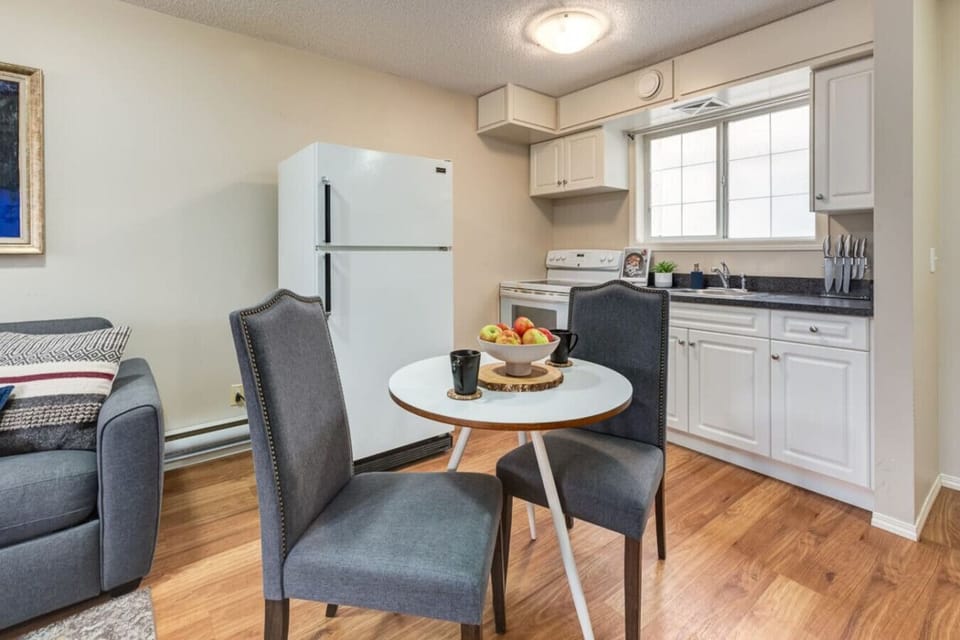 You can be sure to relax in this open concept studio.