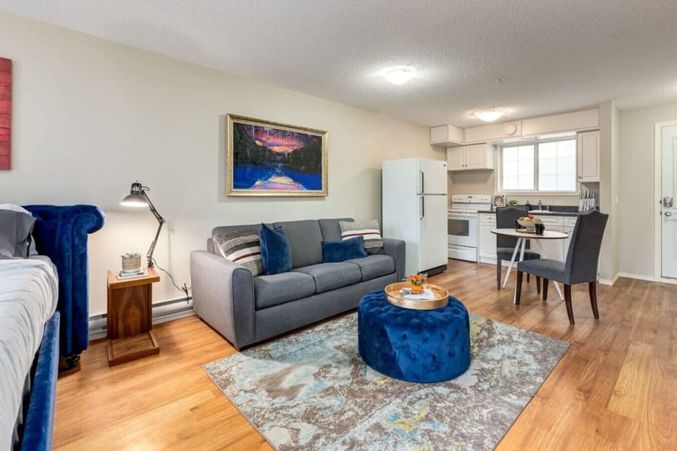 Open living is great for entertaining. Fully stocked kitchen with all you need to make your favorite meals.