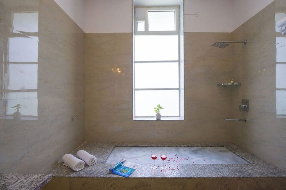 Luxury Room With Bathtub | Bathroom