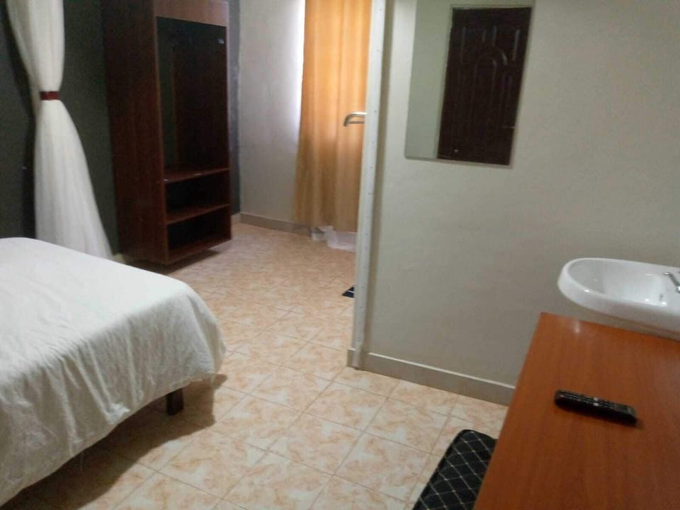 Comfort Studio, Garden View | Desk, laptop workspace, blackout drapes, iron/ironing board