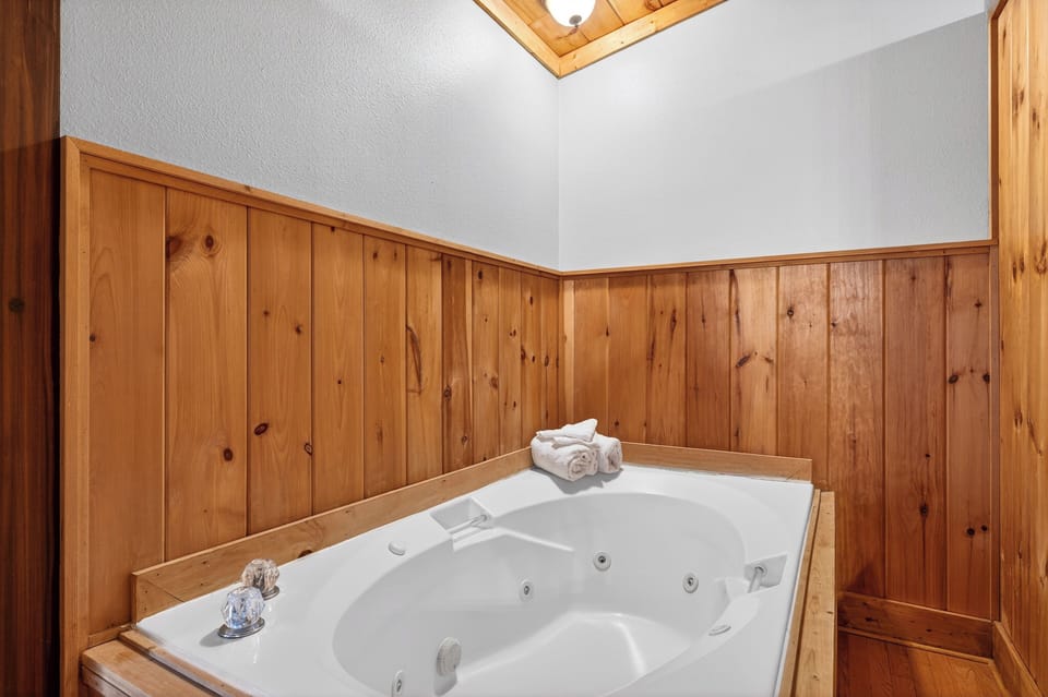 Ensuite bathroom 2.