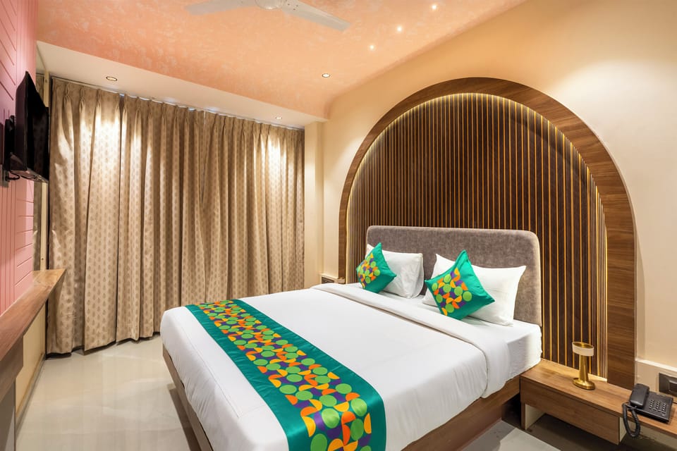 Deluxe Double Room | Iron/ironing board