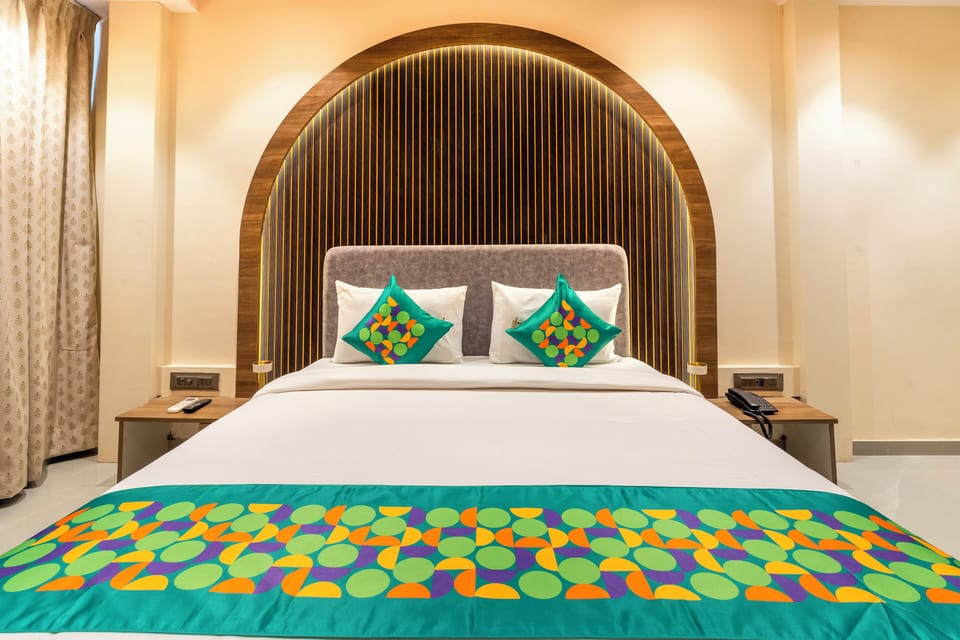 Deluxe Double Room | Iron/ironing board