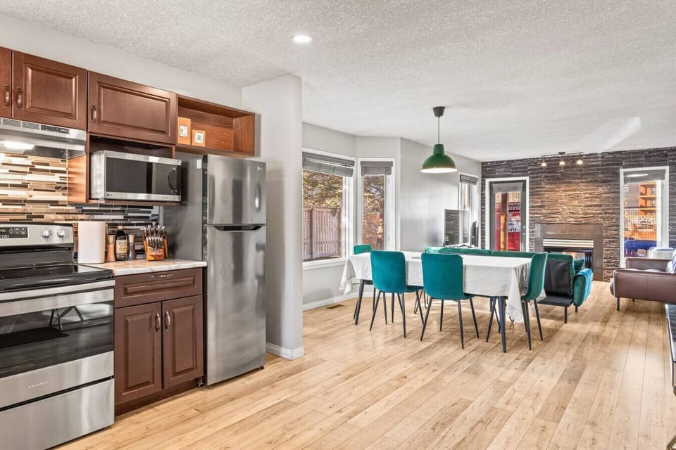Fully equipped kitchen with everything you need to cook and dine.