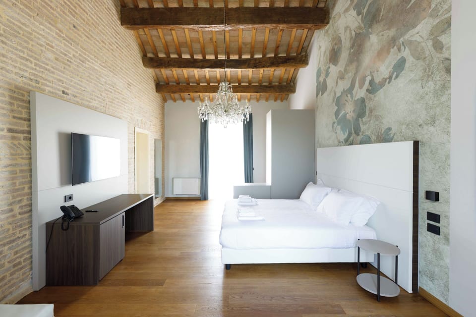 Deluxe Room, Balcony, Garden View | In-room safe, free WiFi
