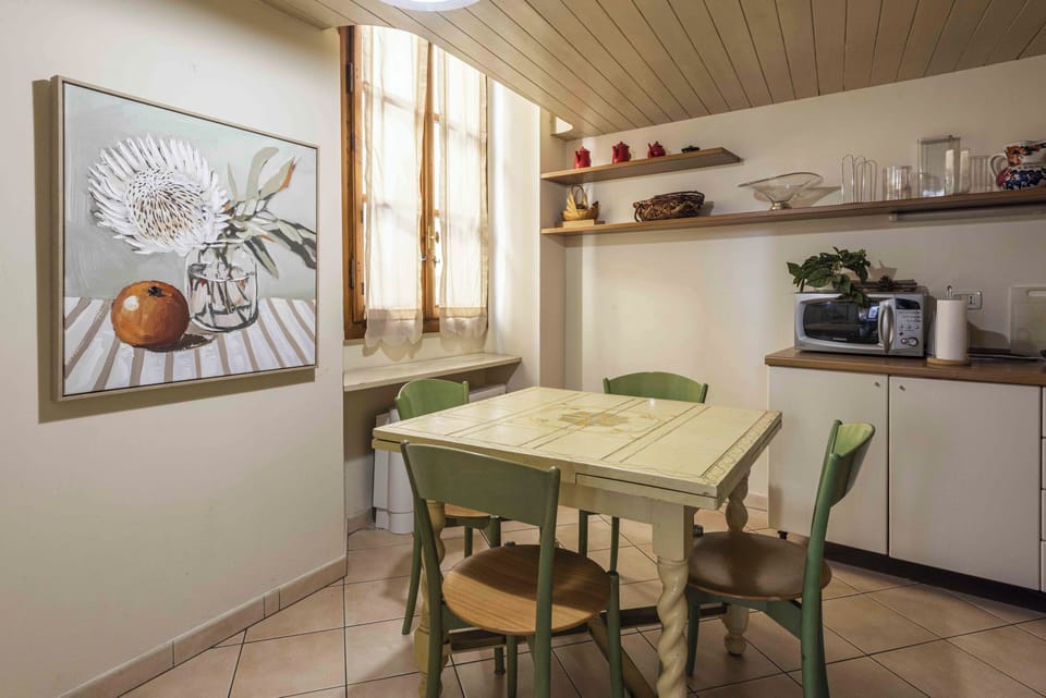 Comfort Apartment | Dining