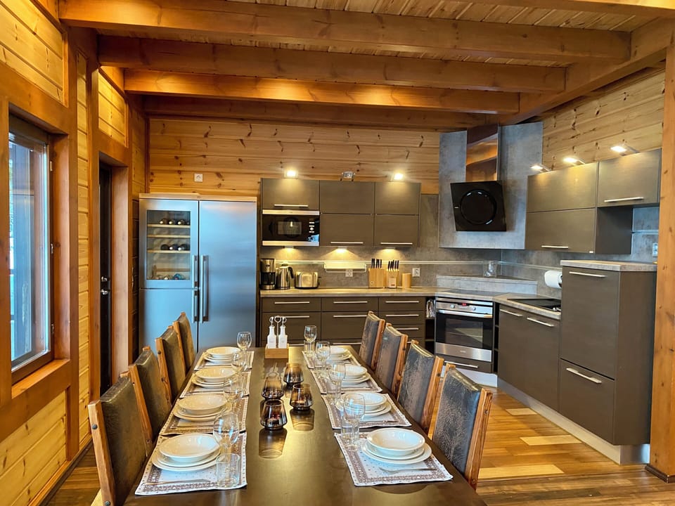 Deluxe Villa, Lake View | Private kitchen | Full-size fridge, microwave, oven, dishwasher