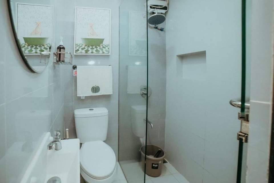 Free toiletries, soap, shampoo, toilet paper
