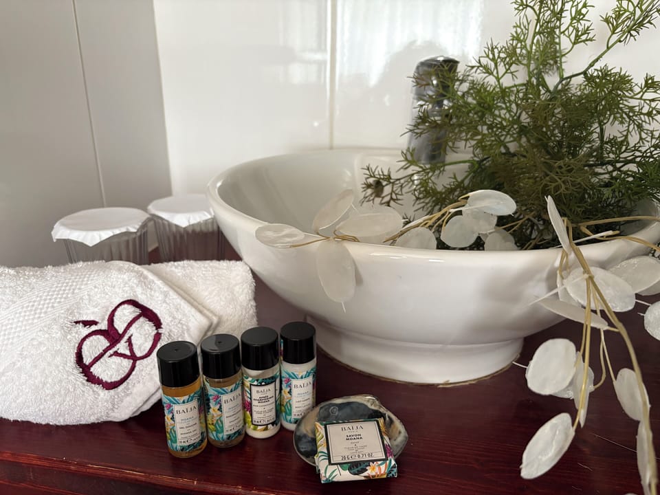 Classic Double Room, Balcony | Bathroom