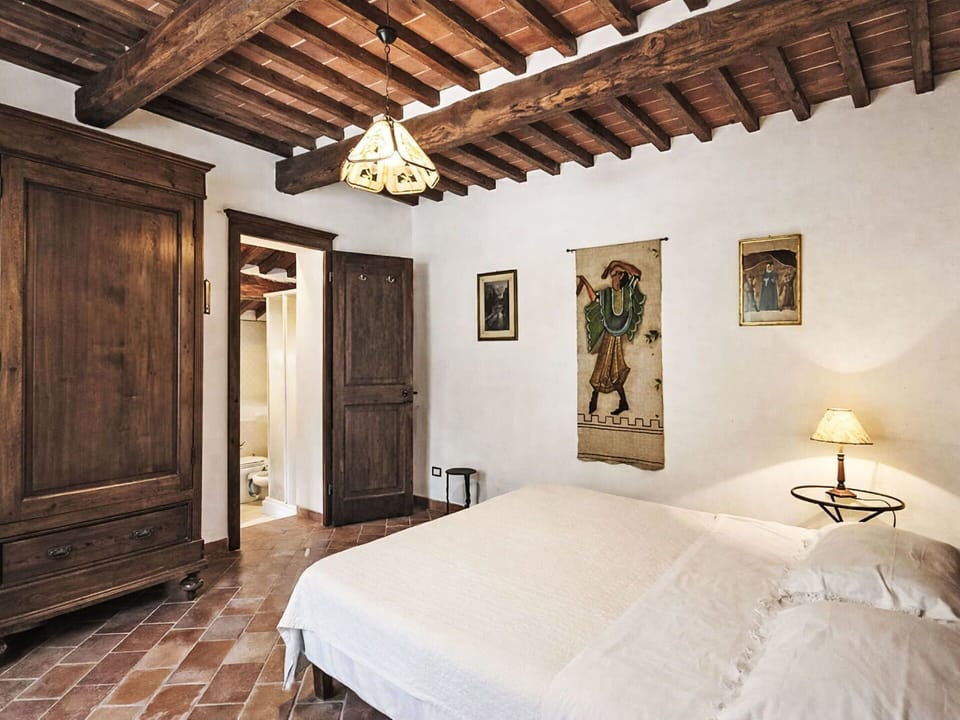 Wall, Furniture, Flooring, Interior Design, Floor, Wood, Ceiling, Lighting, Door, Room