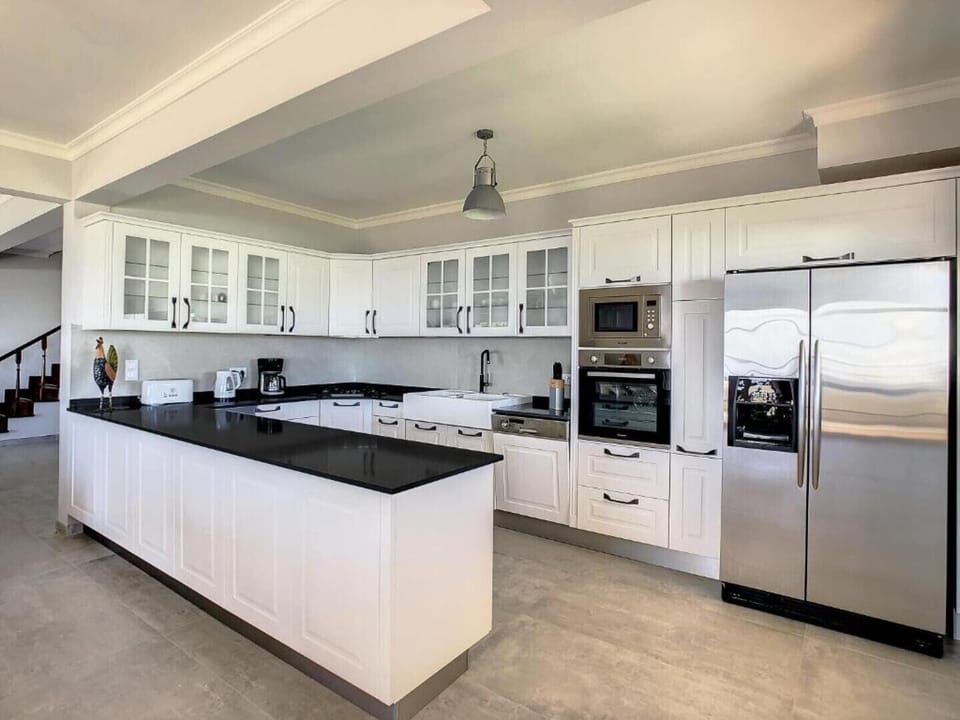 House | 4 bedrooms, desk