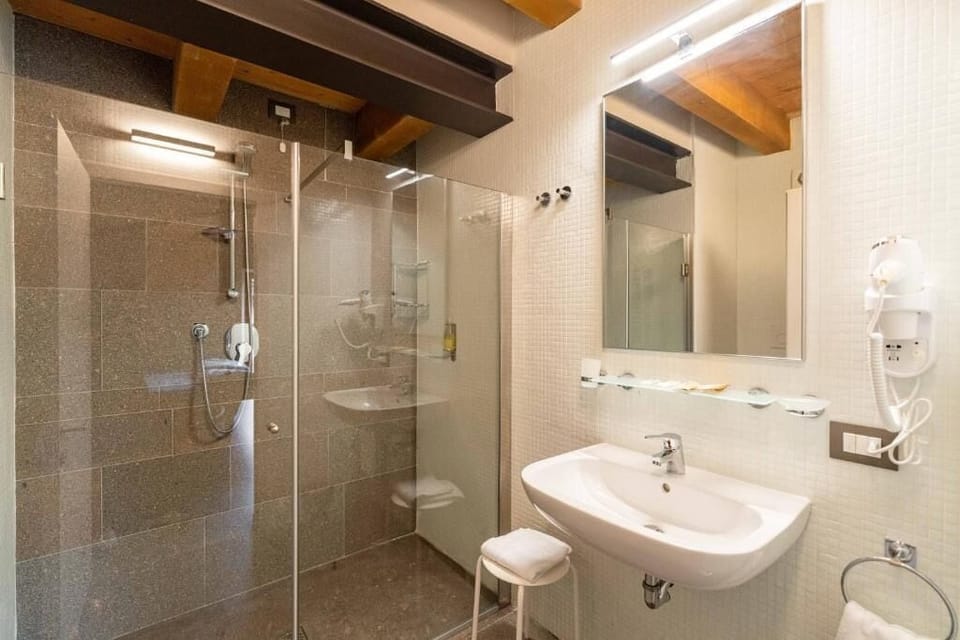 Quadruple Room | Bathroom | Bidet