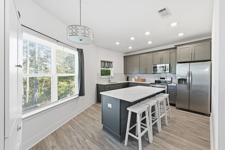 House, 3 Bedrooms | Private kitchen | Fridge, oven, coffee/tea maker